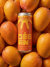 Mangue et fruit de la passion frais posés à côté de la canette Béguin